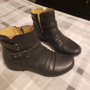 Black boots, size 8.5